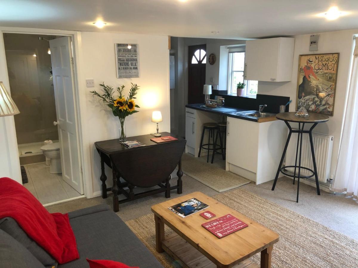 Kristina'S Coach House Apartment ฮอร์ชัม ภายนอก รูปภาพ