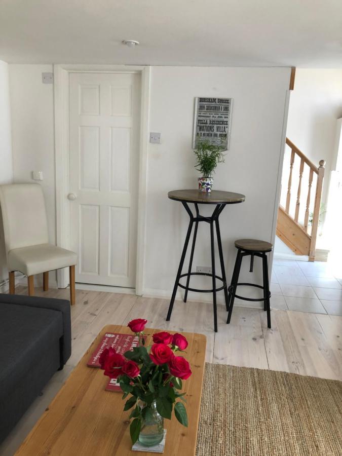Kristina'S Coach House Apartment ฮอร์ชัม ภายนอก รูปภาพ