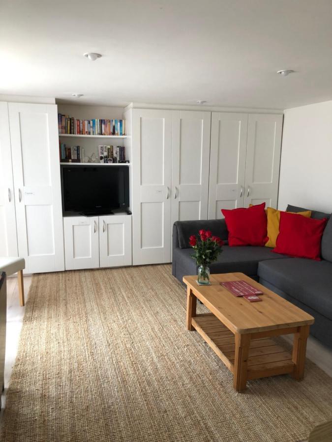 Kristina'S Coach House Apartment ฮอร์ชัม ภายนอก รูปภาพ